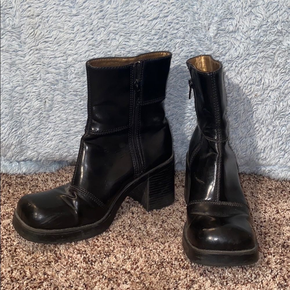 Black heel boots